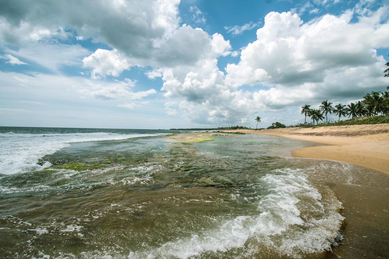 Ladja Beach Resort Ambalantota Luaran gambar