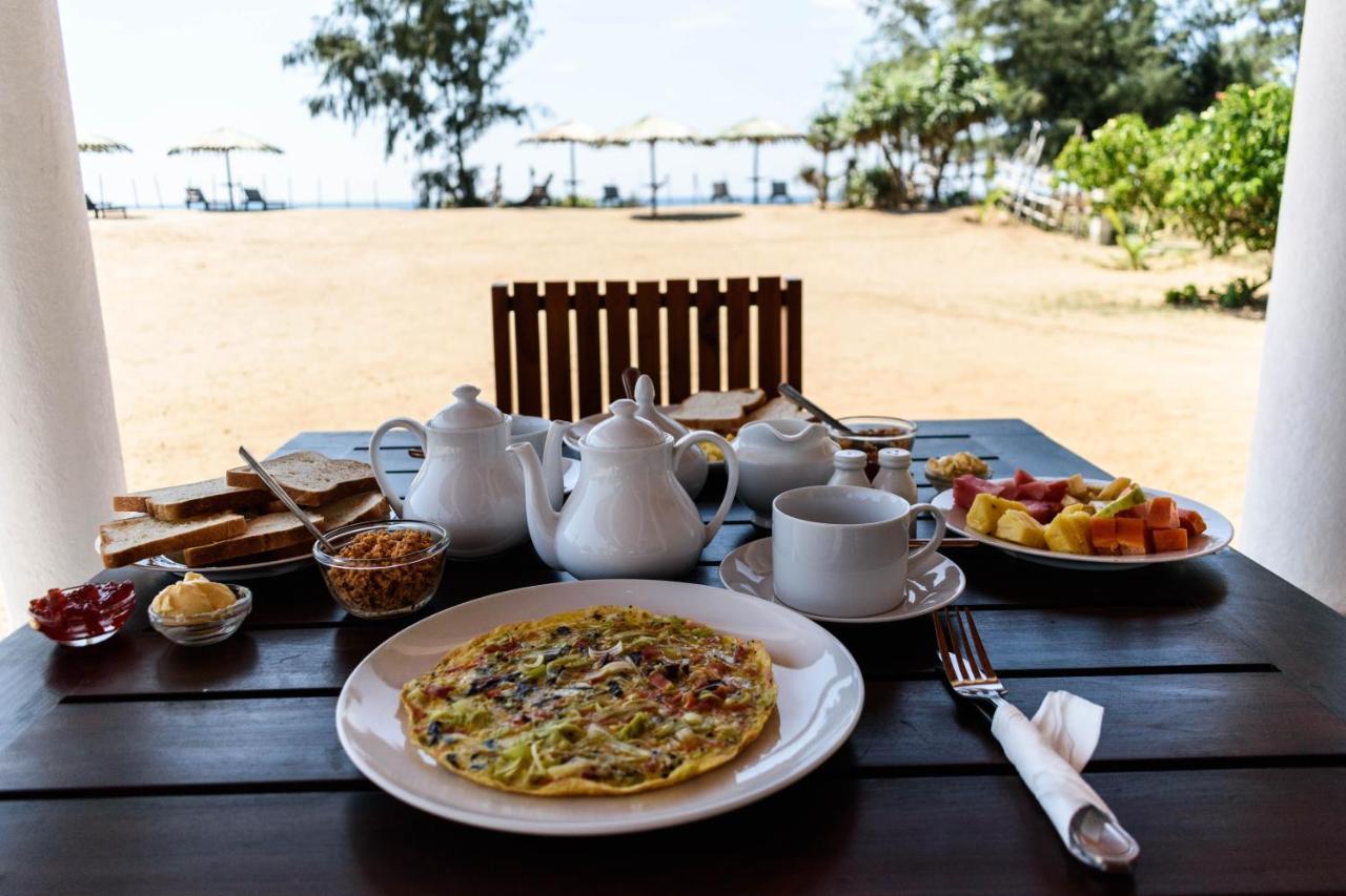 Ladja Beach Resort Ambalantota Luaran gambar